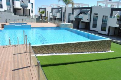 Apartamento en planta baja en Oasis Beach Punta Prima 8 Nº 035 in España Casas