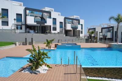 Apartamento en planta baja en Oasis Beach Punta Prima 8 Nº 035 in España Casas
