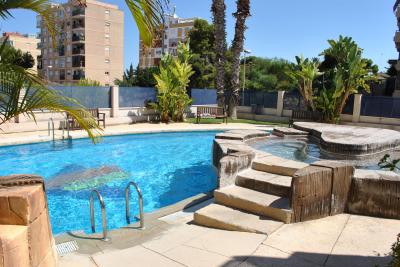 Appartement à Calle Elcano Zen, La Zenia in España Casas