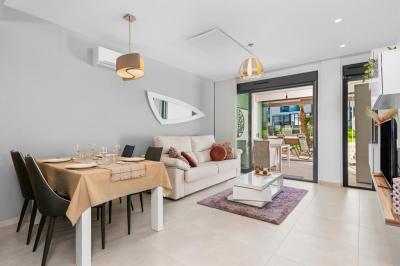 Første etasje leilighet i Oasis Beach Punta Prima 9 Nº 035 in España Casas