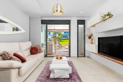 Første etasje leilighet i Oasis Beach Punta Prima 9 Nº 035 in España Casas