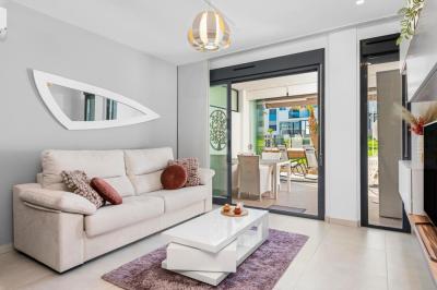 Første etasje leilighet i Oasis Beach Punta Prima 9 Nº 035 in España Casas